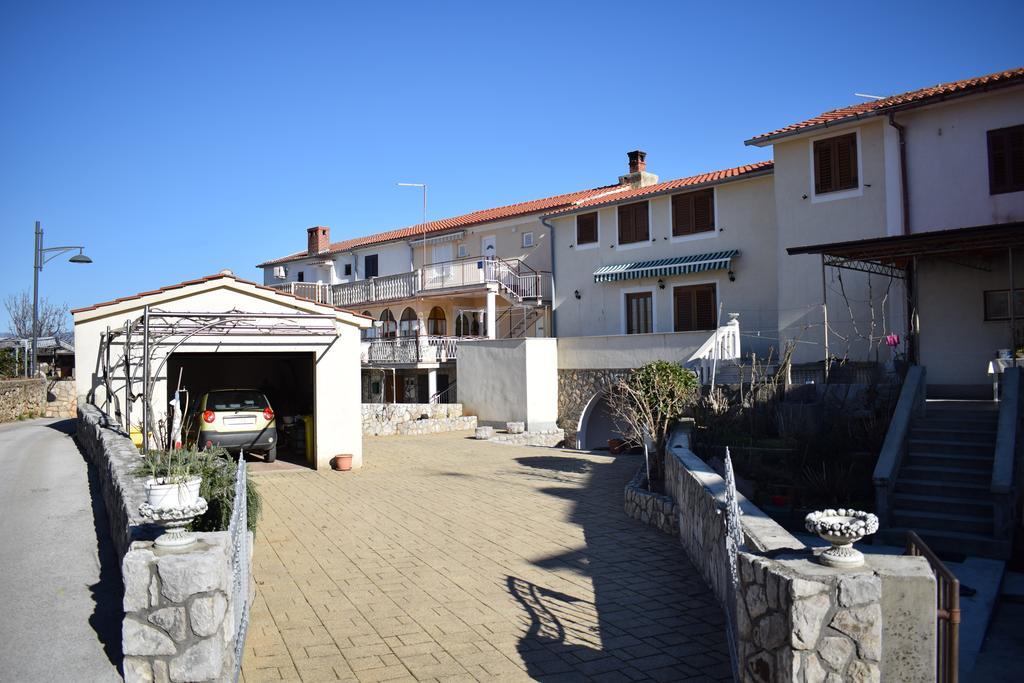 Apartments Blue Dream Malinska Exterior foto